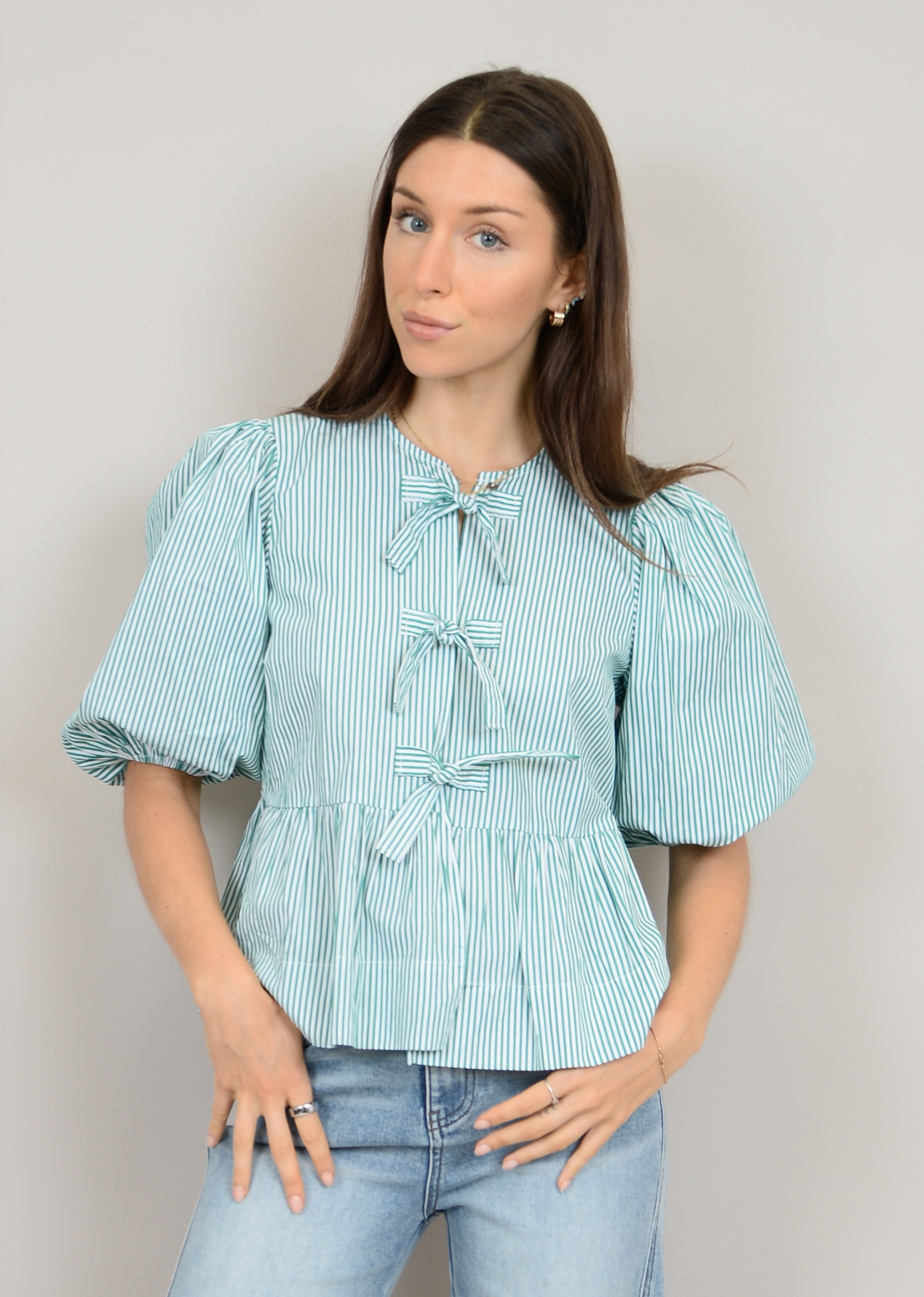 TALLY PUFF SS FRONT TIE W/ PEPLUM-29FZ GARDEN GREEN