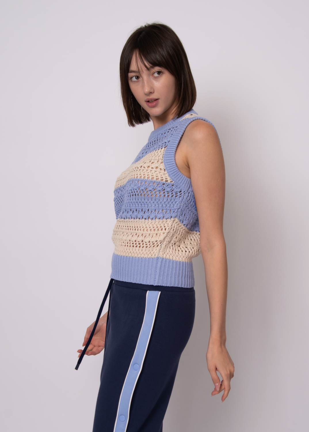 ABIGAIL SLEEVELESS CREW NECK PULL OVER - BLUE