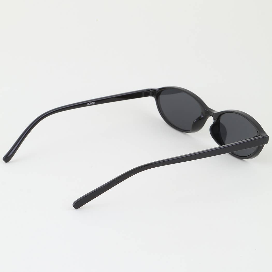 Modern Chic Oval Sunglasses: MIX