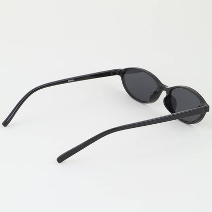 Modern Chic Oval Sunglasses: MIX