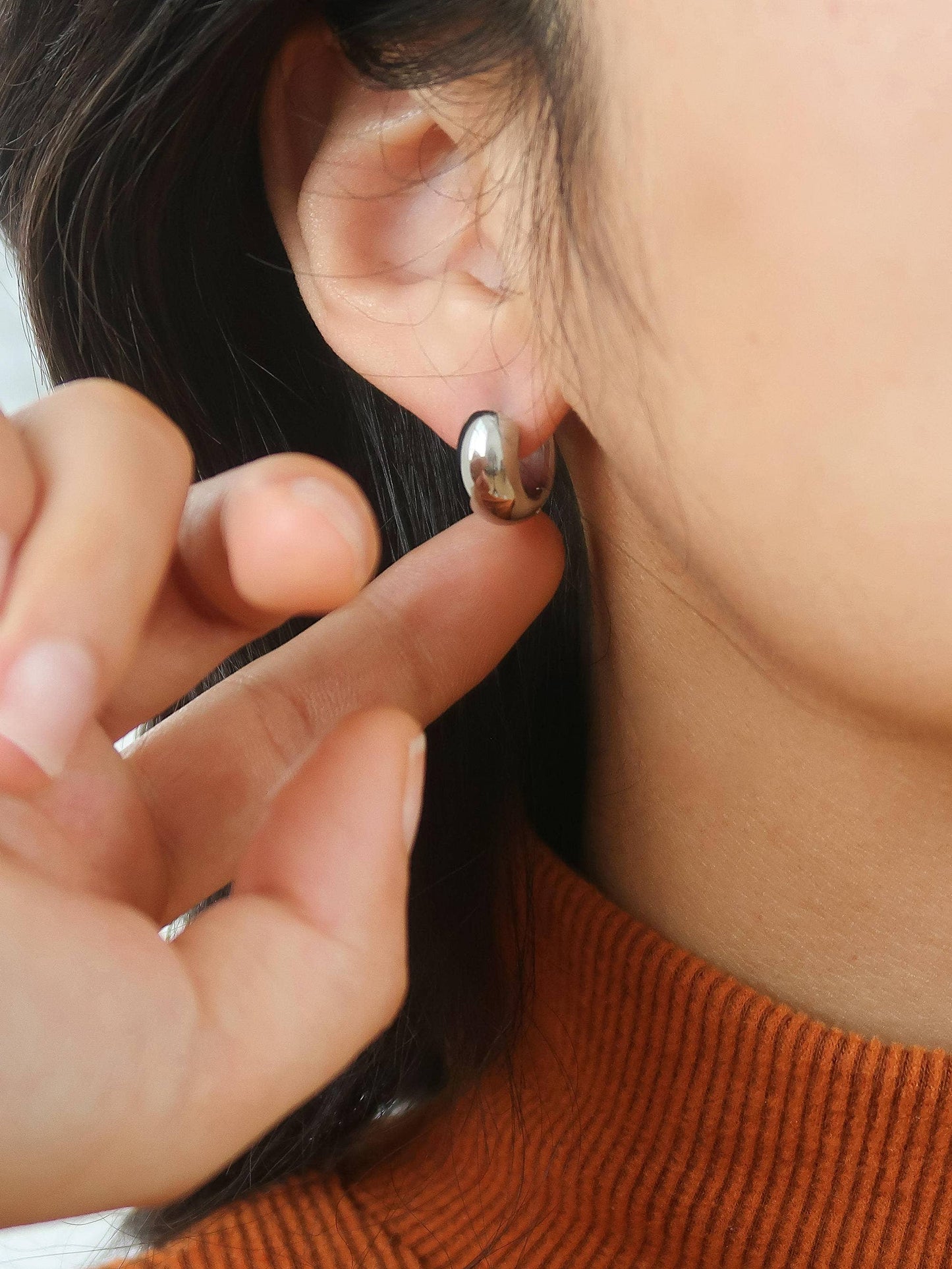 Blandine 18K Non-Tarnish Small Classic Hoop Earring: Silver