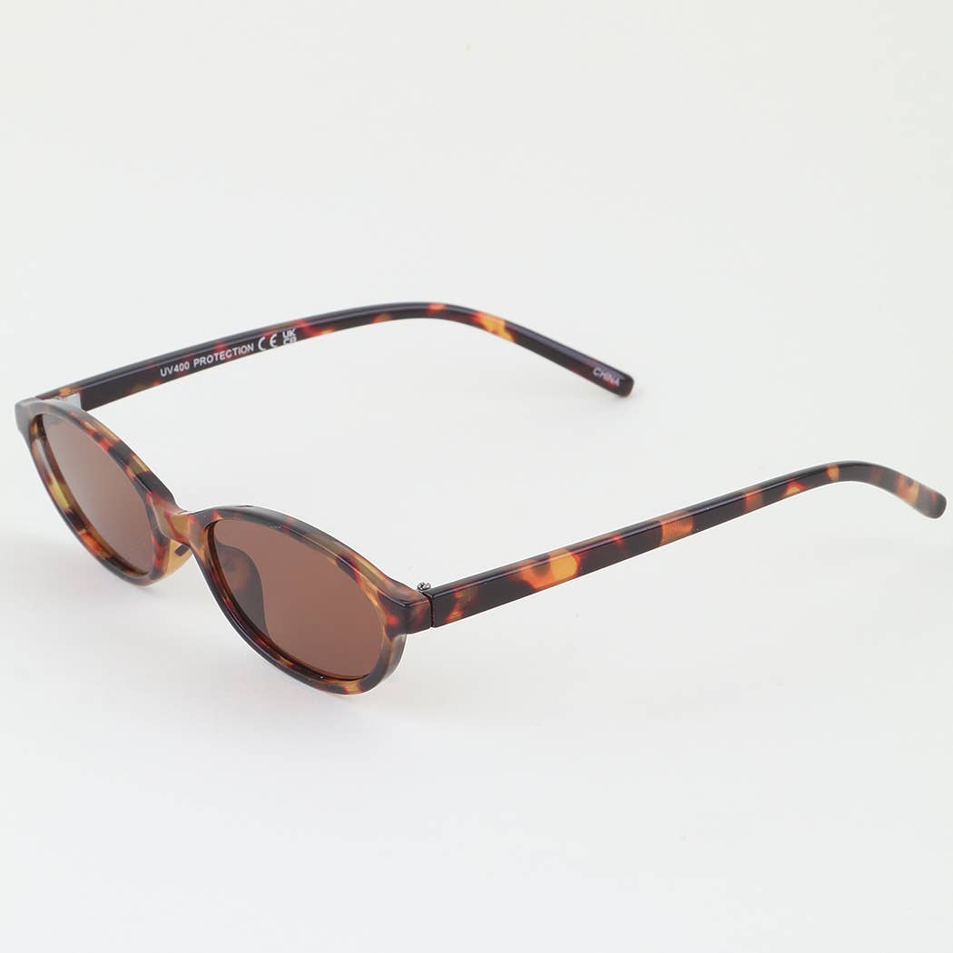 Modern Chic Oval Sunglasses: MIX