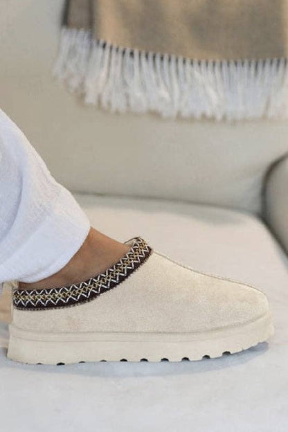 WOMENS FAUX SUEDE EMBROIDERED COZY SLIPPERS BOOTS: BROWN LEOPARD / Standard / UK8/US10