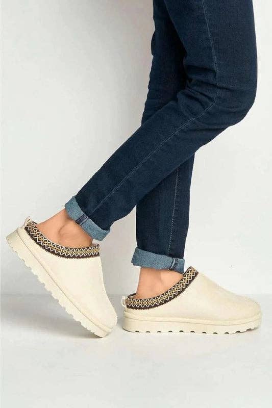 WOMENS FAUX SUEDE EMBROIDERED COZY SLIPPERS BOOTS: BROWN LEOPARD / Standard / UK4/US6