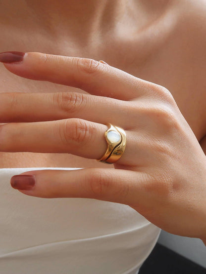 Alouette 18K Gold Non-Tarnish Stone Wave Ring: Yellow Gold / 8