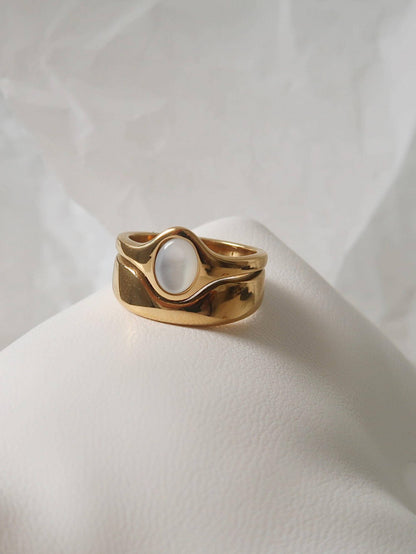 Alouette 18K Gold Non-Tarnish Stone Wave Ring: Black / 8