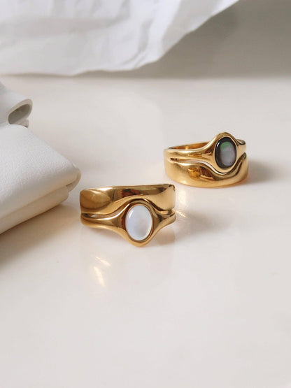 Alouette 18K Gold Non-Tarnish Stone Wave Ring: Black / 7