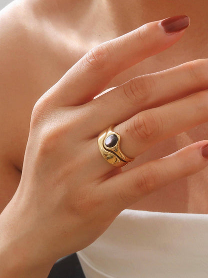 Alouette 18K Gold Non-Tarnish Stone Wave Ring: Black / 7