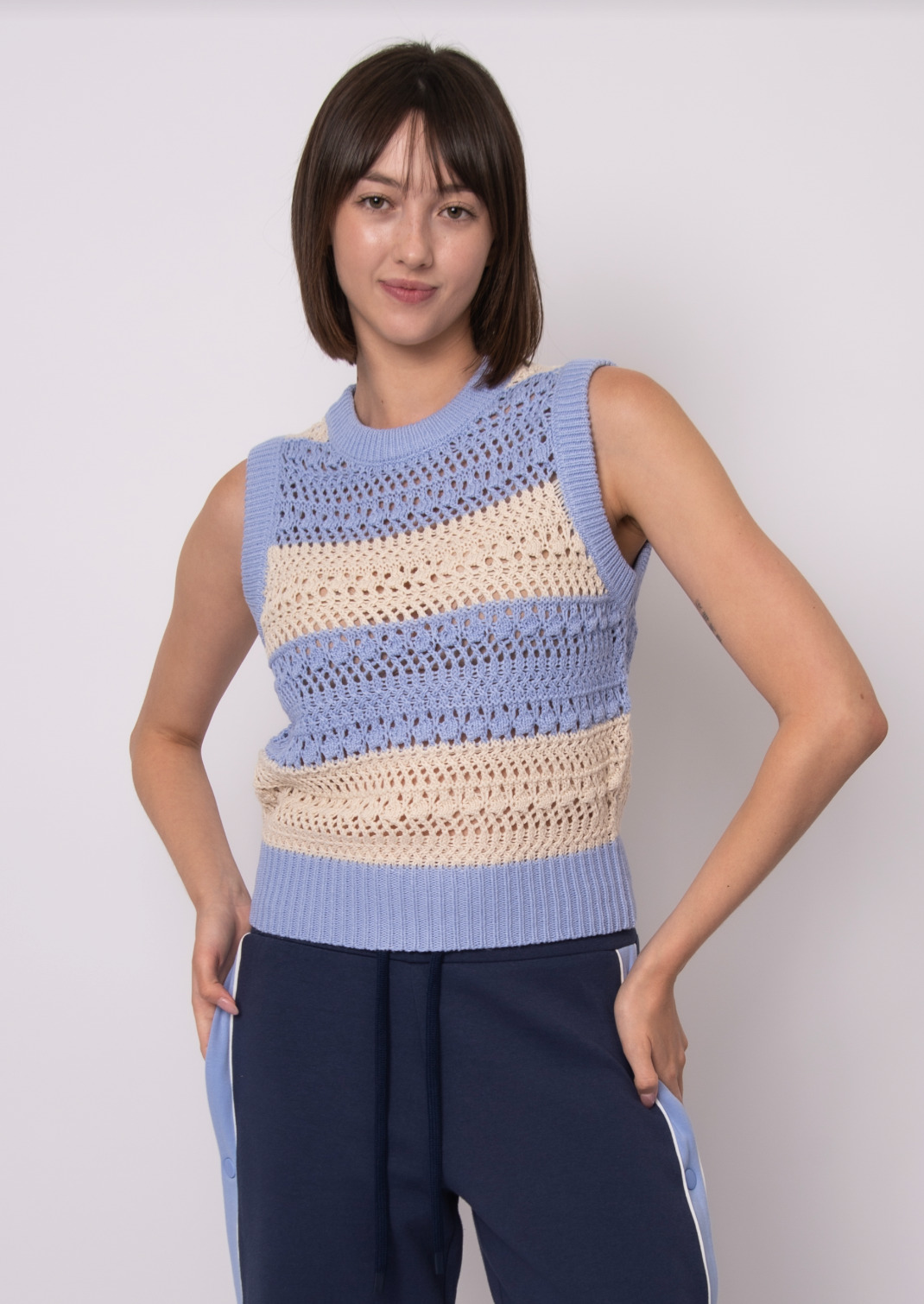 ABIGAIL SLEEVELESS CREW NECK PULL OVER - BLUE